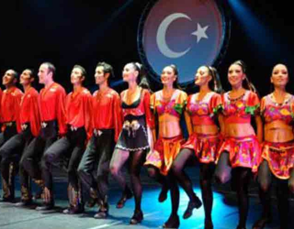 ANADOLU ATEŞi, TRUVA  GÖSTERİLERİ